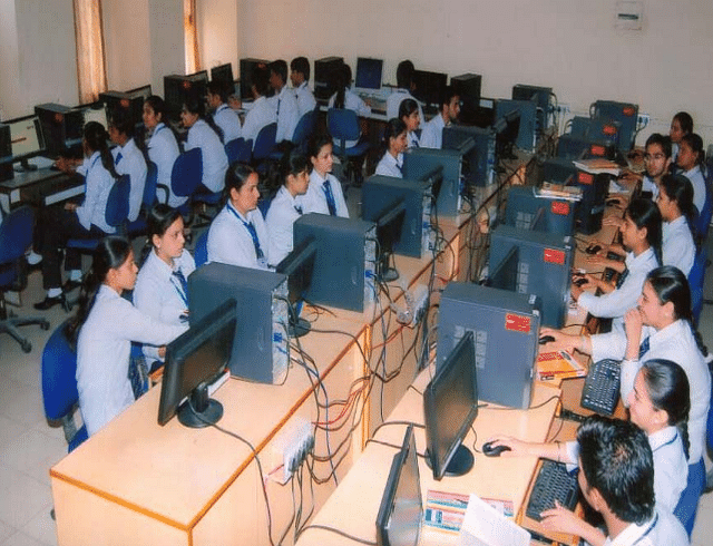 Shri_Atmanand_(S.A)_Jain_College